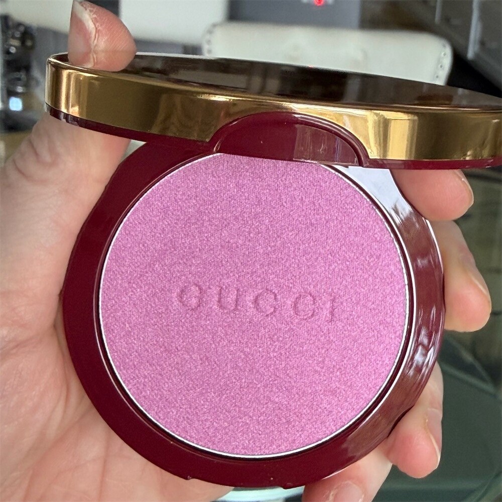 Gucci Glow Highlighter 06 Arctic Pink Limited Edition Illuminating BNIB - Picture 2 of 4
